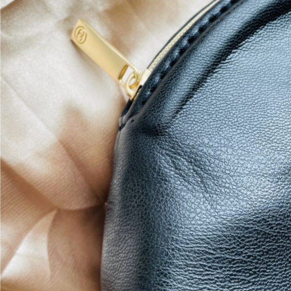 CHANEL Black Pouch - Picture 2 of 3